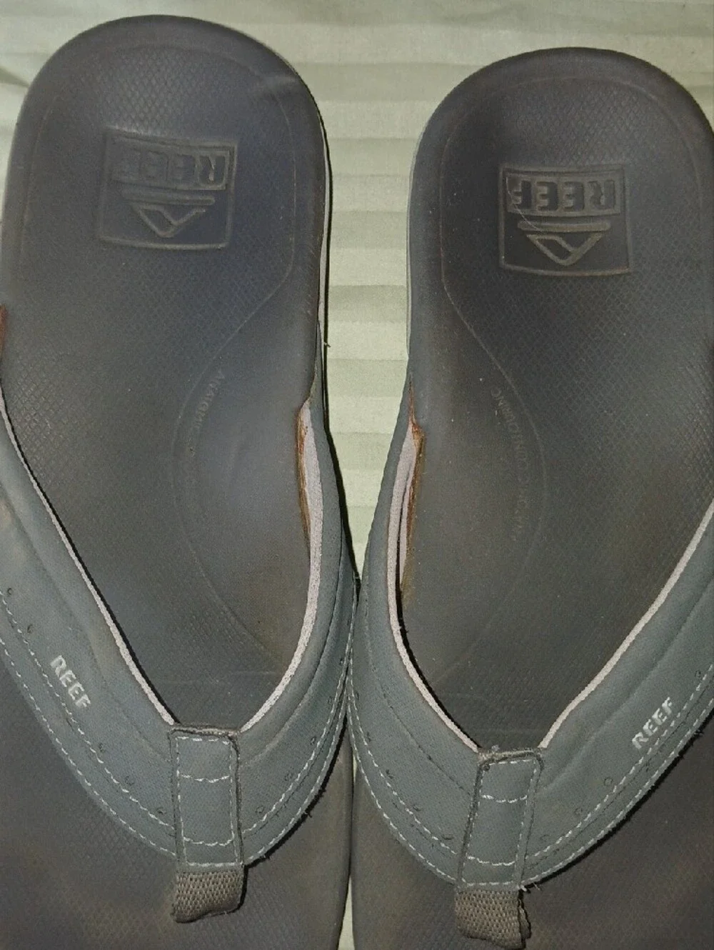 Reef Men's Black and Dark Gray Flip Flop Sandals Sz: 8
